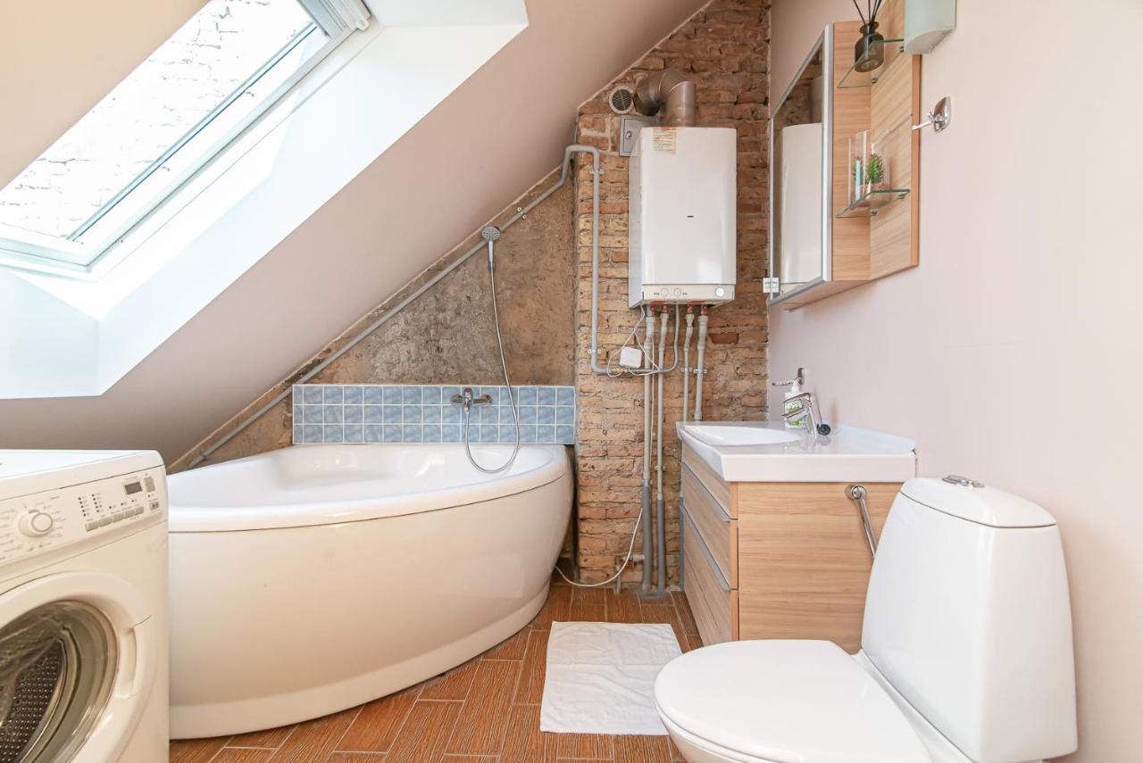 Spacious 2-Bedroom Apartment With Sauna In Vilnius Old Town By Urban Rent Exterior foto
